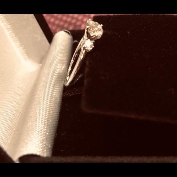 Engagement ring - Picture 6 of 6